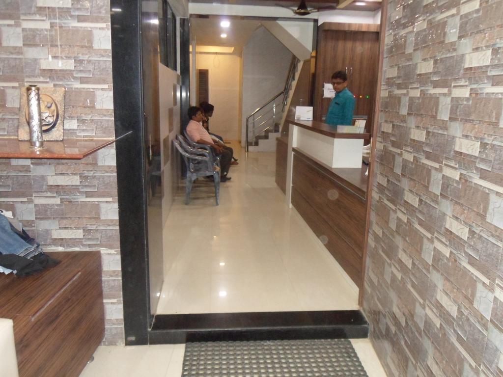 Hotel Madhusudan Dwārka Esterno foto