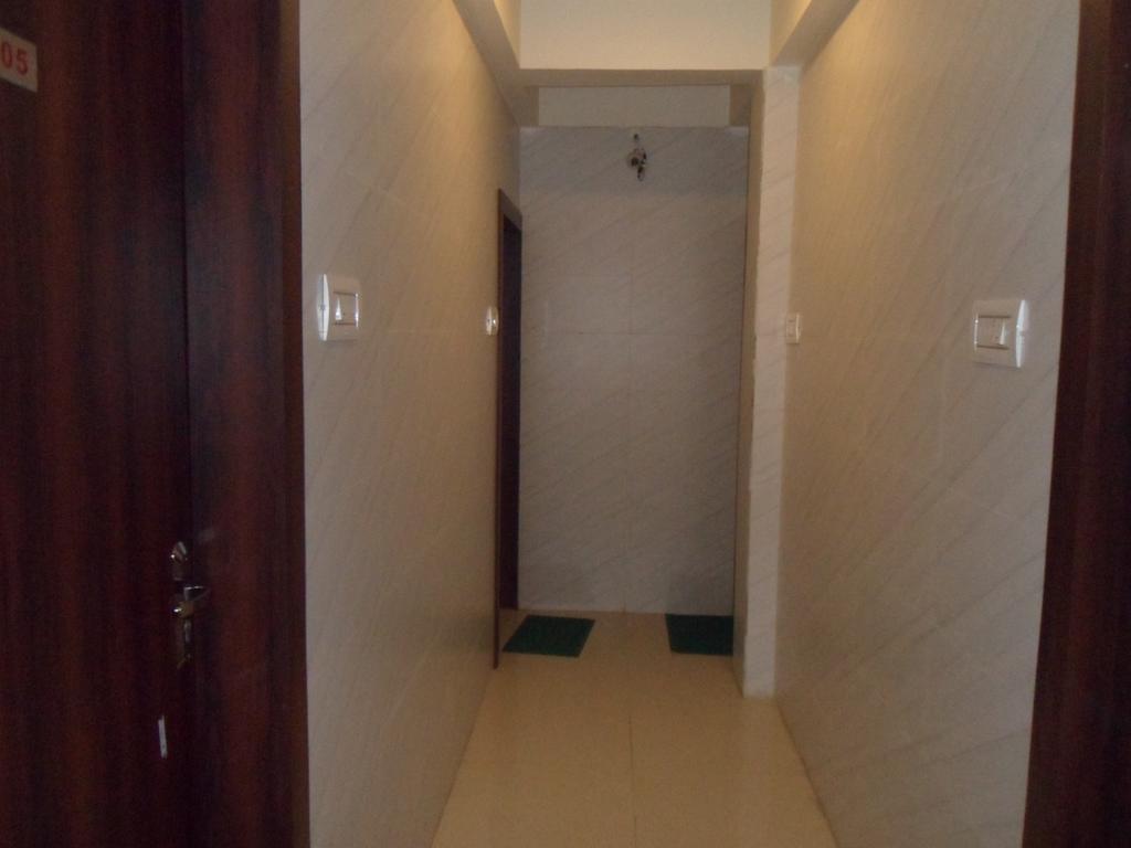 Hotel Madhusudan Dwārka Esterno foto