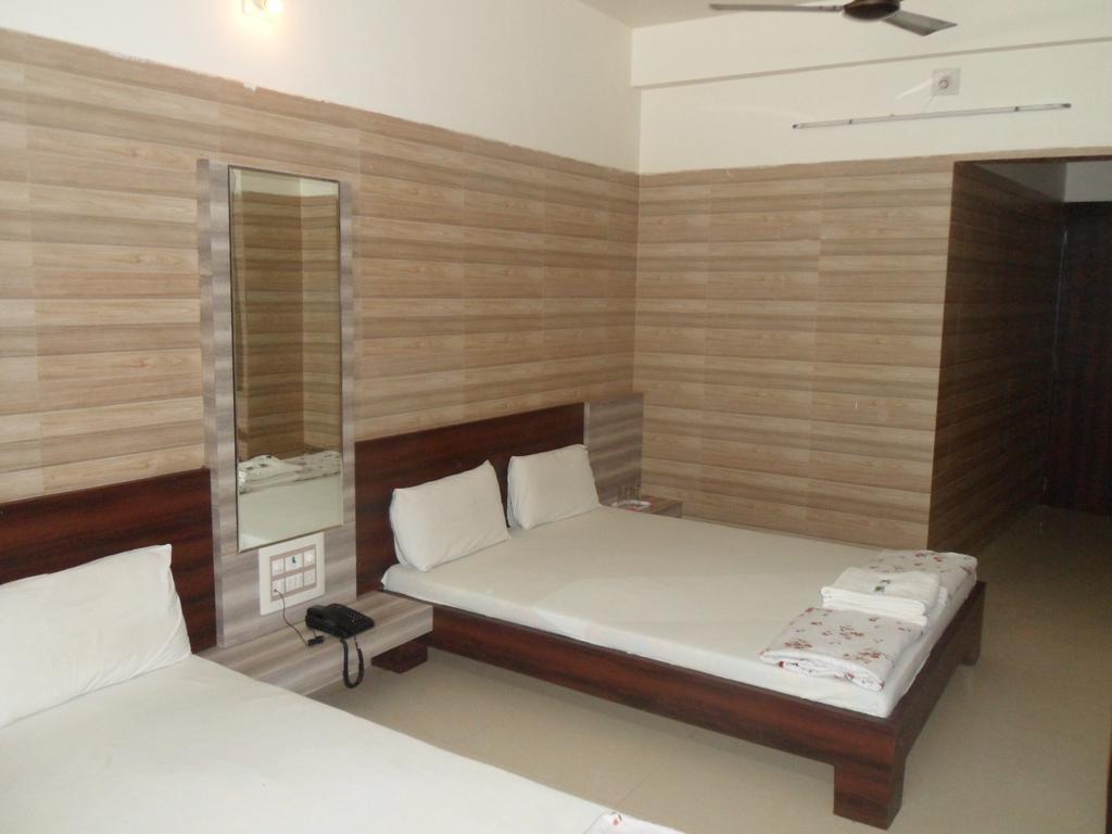 Hotel Madhusudan Dwārka Camera foto