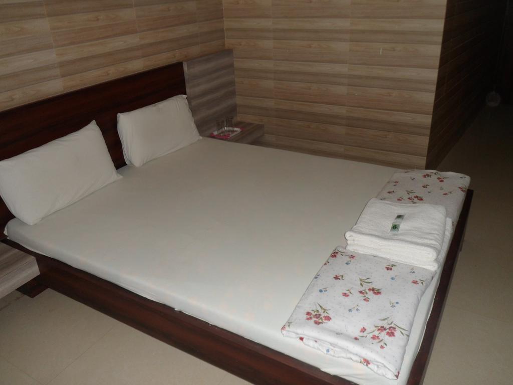 Hotel Madhusudan Dwārka Esterno foto